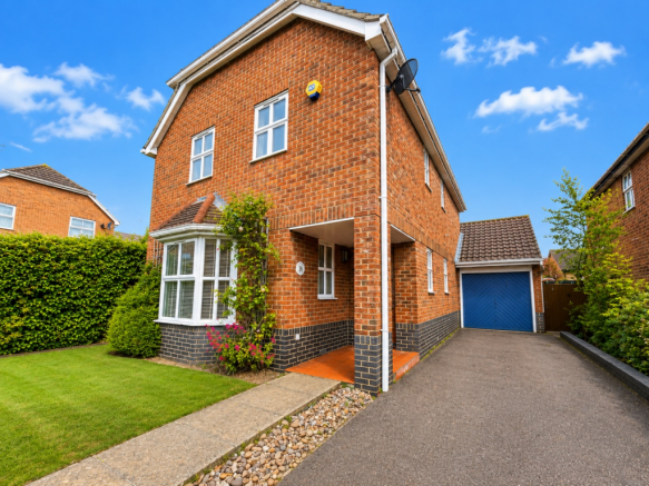 4 bed property, in Broadacres, £450,000
