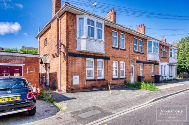 2 bed property, in Hawthorn Road, £160,000