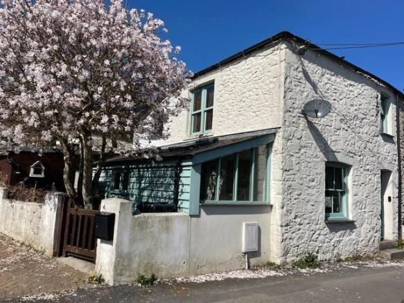 2 bed property, in Crockers Row, £215,000