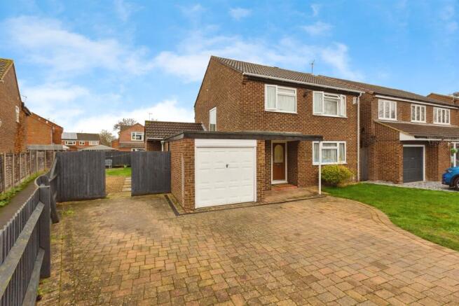 4 bed property, in Bakers Walk, £550,000