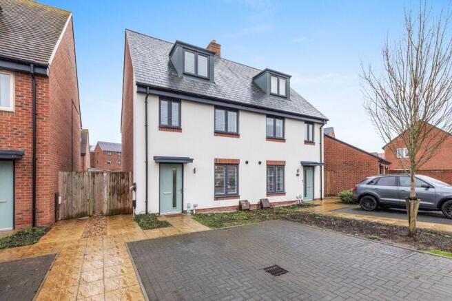 3 bed property, in Kempster Way, £425,000