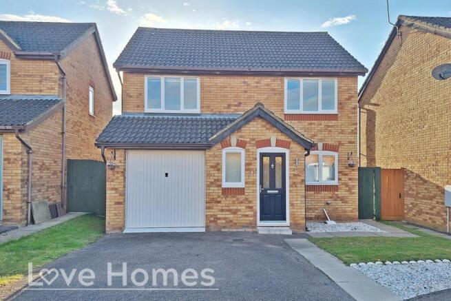 4 bed property, in Nicholls Close, £550,000