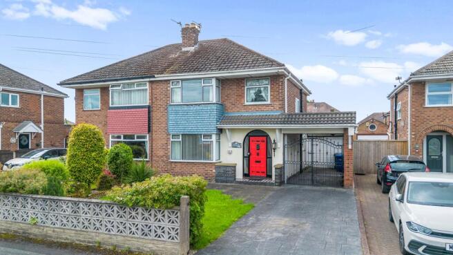 3 bed property, in Clive Avenue, £250,000