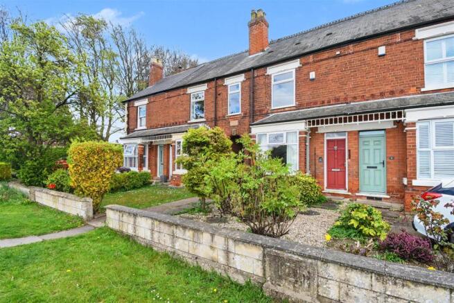 2 bed property, in Brigg Road, £145,000