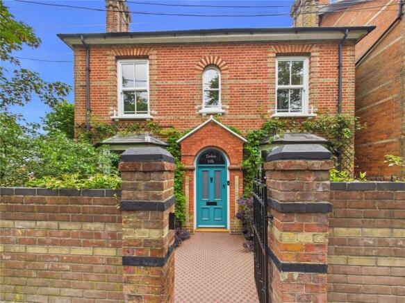 5 bed property, in Melton Hill, £950,000