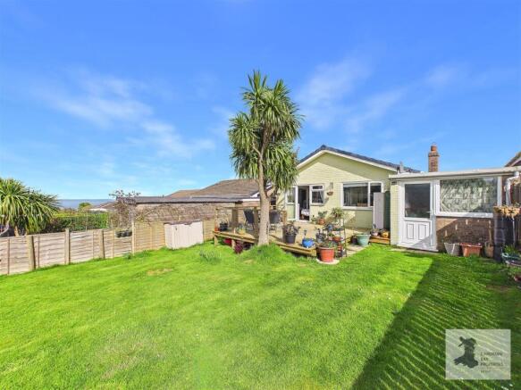 2 bed property, in Ffordd Y Bedol, £289,000