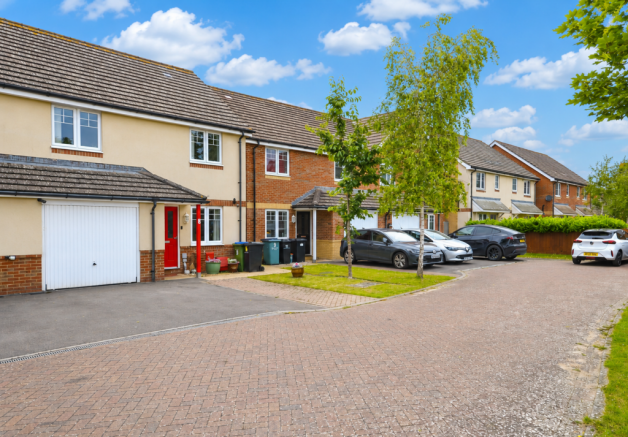3 bed property, in Pendleton Place, £360,000