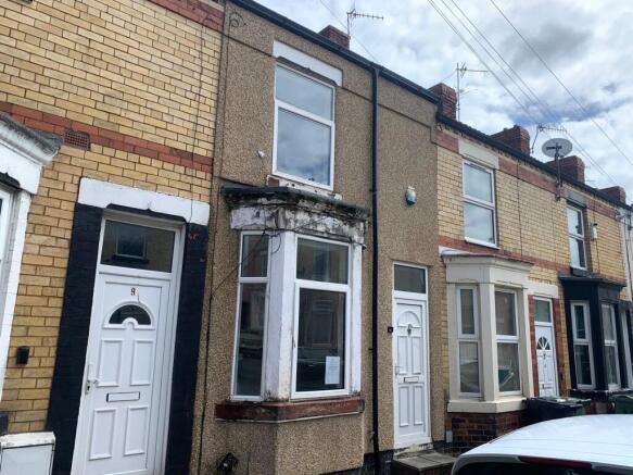 2 bed property, in Parkside Road, £80,000