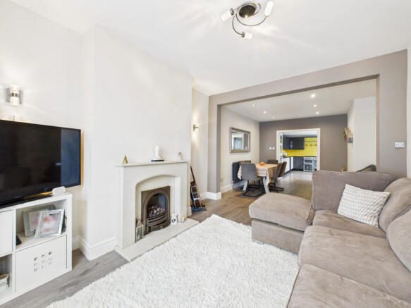 3 bed property, in Rossendale Avenue North, £225,000
