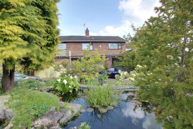 5 bed property, in The Dales, £445,000