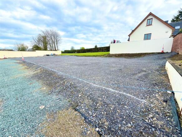 4 bed property, in Hill Lane, £150,000