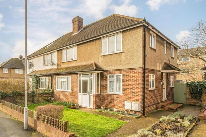 2 bed property, in Verona Drive, £395,000