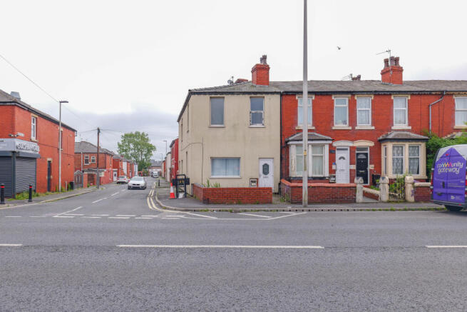 2 bed property, in Rossall Road, £115,000
