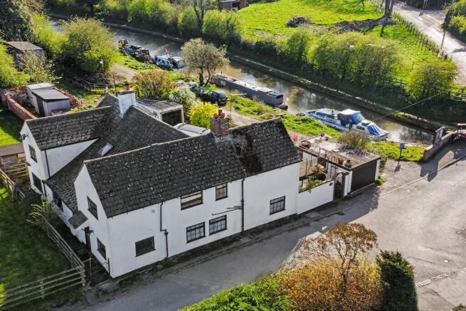 3 bed property, in The Locks, £325,000