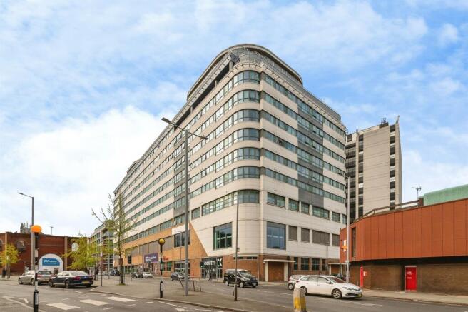 1 bed property, in Huntingdon Street, £60,000