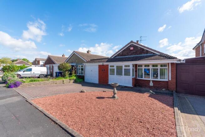 2 bed property, in St Luke's Road, £270,000