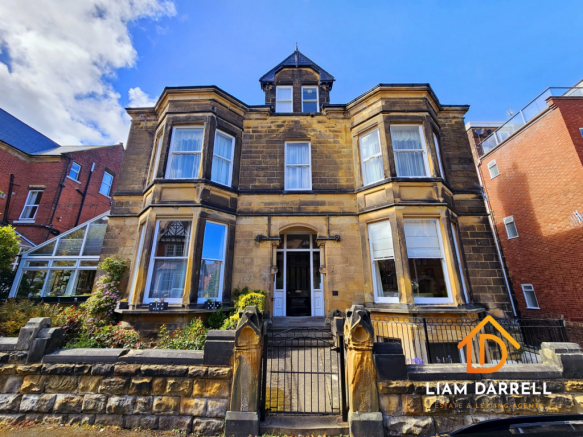 1 bed property, in Esplanade Road, £95,000