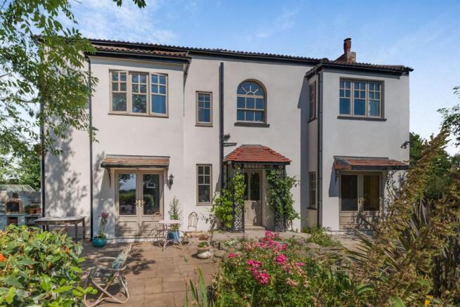 7 bed property, in Common-Y-Coed, £795,000
