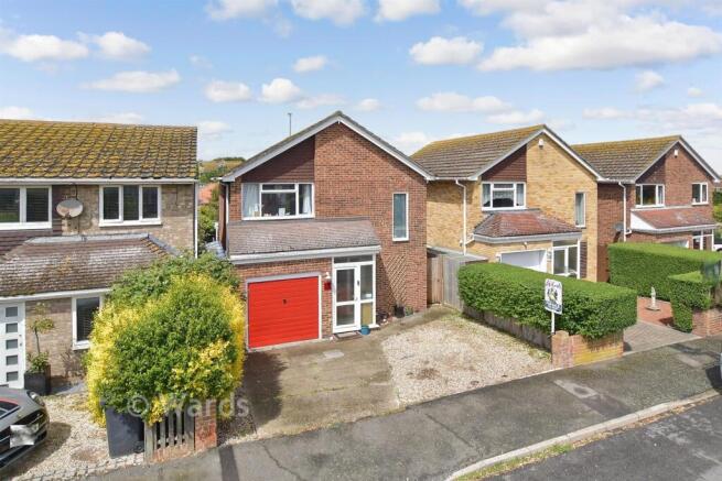 3 bed property, in Gainsborough Drive, £370,000