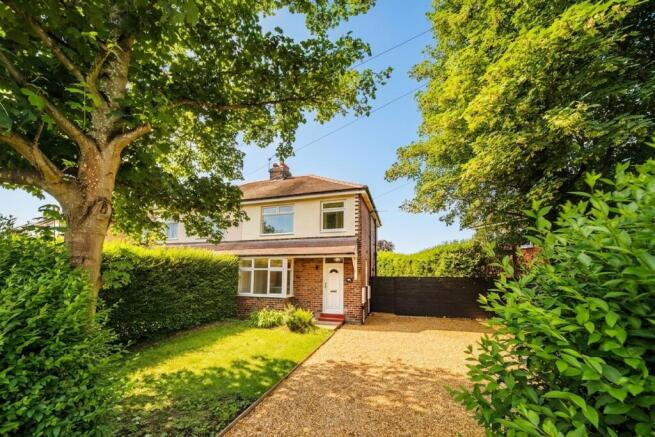 2 bed property, in Holborn Hill, £260,000