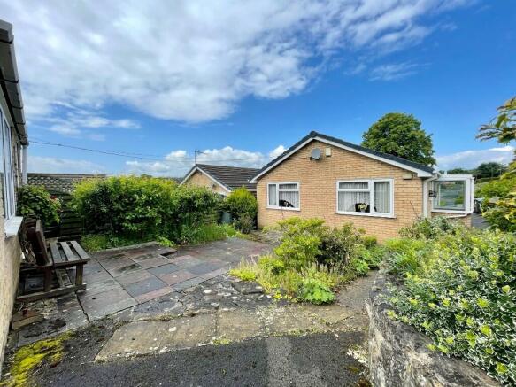 3 bed property, in Hall Dale View, £299,950