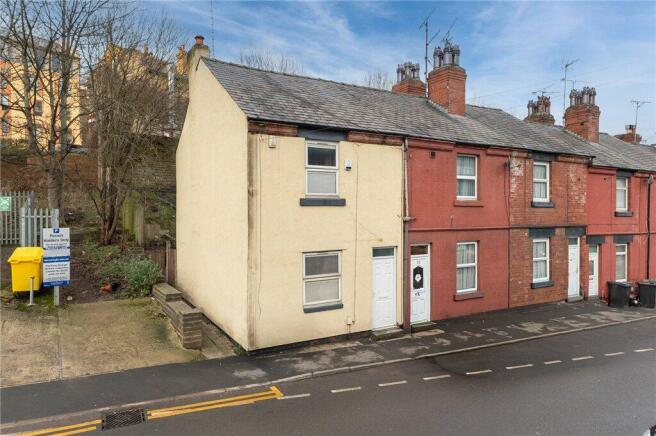 2 bed property, in Station Road, £179,995