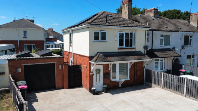 3 bed property, in Hawthorne Road, £140,000