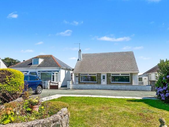 3 bed property, in Milford Road, £275,000