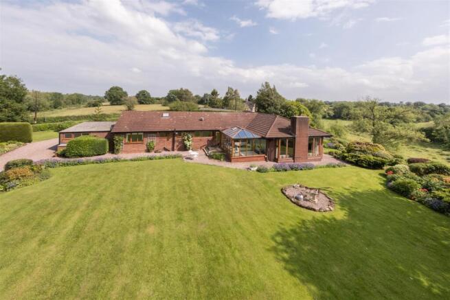 4 bed property, in Tilstone Bank Lane, £975,000