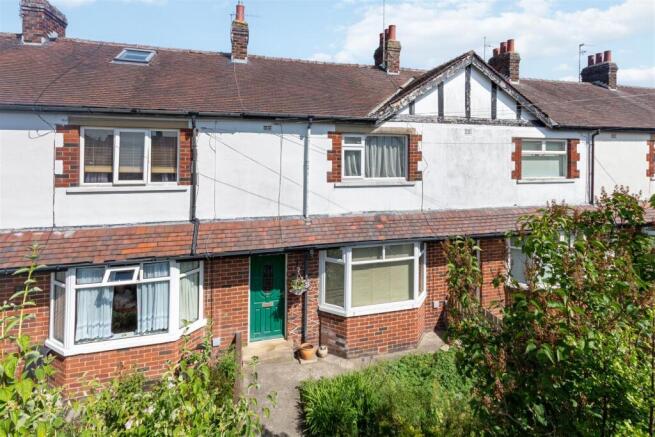 2 bed property, in Park Road, £210,000