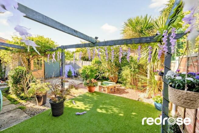 4 bed property, in Briar Avenue, £260,000