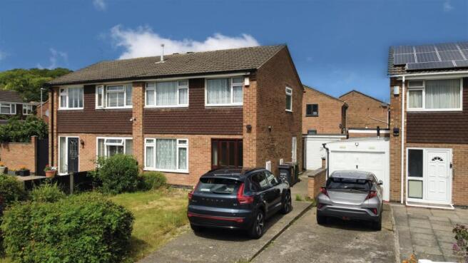 3 bed property, in Raymond Avenue, £230,000