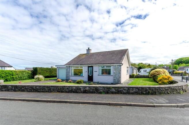 2 bed property, in Maes Llydan, £235,000