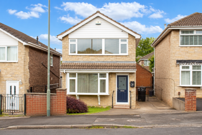 3 bed property, in Elm Road, £240,000