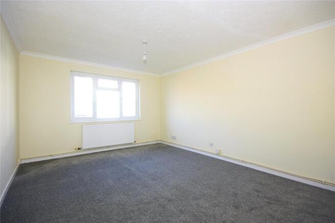 2 bed property, in Greywell Road, £110,000