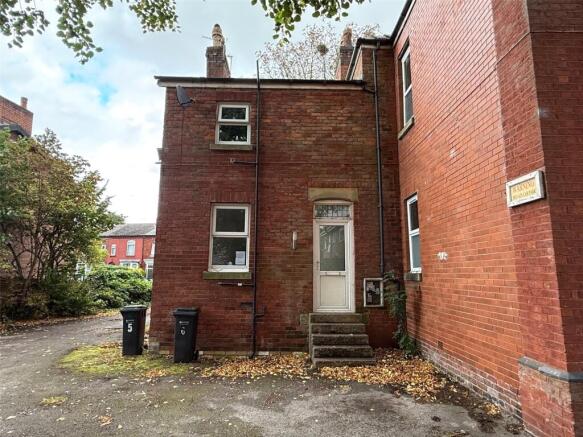 1 bed property, in Reddish Road, £65,000