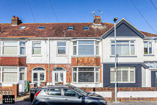 4 bed property, in Elmwood Road, £375,000