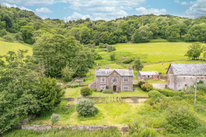 5 bed property, in Greenmeadow Farm, £1,350,000