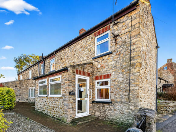 3 bed property, in Mastile House, £180,000