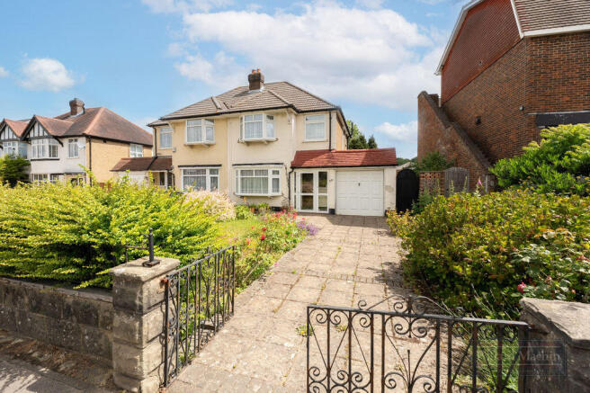 3 bed property, in Limpsfield Road, £450,000