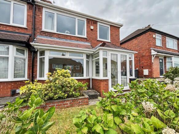 3 bed property, in Heathfield Road, £295,000