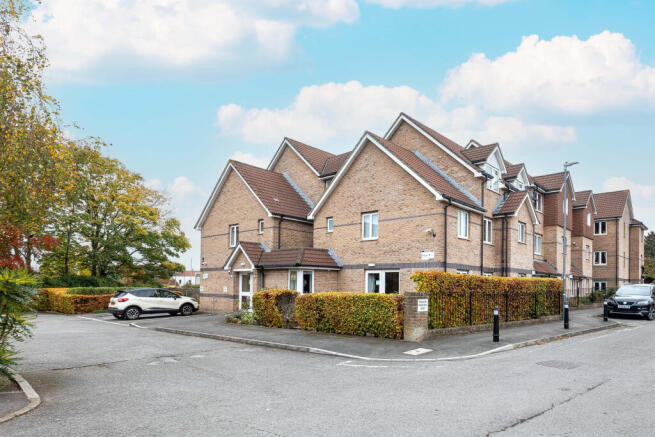 1 bed property, in Britannia Court, £130,000