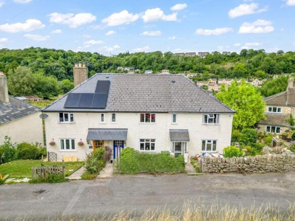 2 bed property, in Cotswold Cottages, £325,000