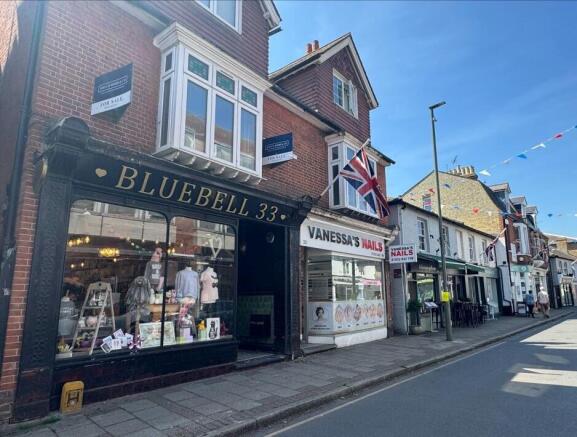 2 bed property, in Weybridge KT13, £540,000