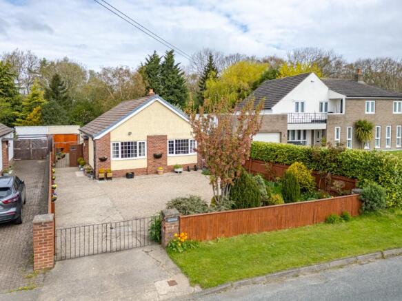 2 bed property, in Scurragh Lane, £349,000