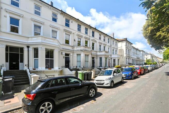 2 bed property, in Upperton Gardens, £159,950