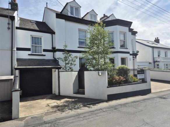7 bed property, in Wrafton Road, £825,000