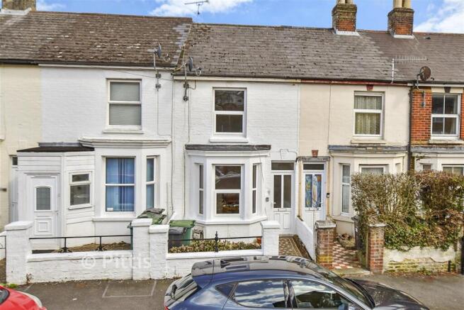 3 bed property, in Arctic Road, £230,000