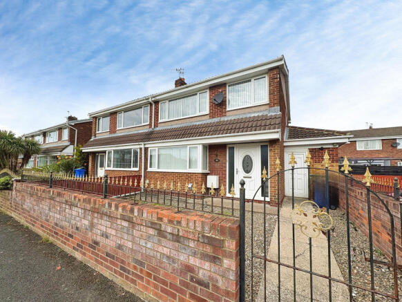 3 bed property, in Devonworth Place, £135,000