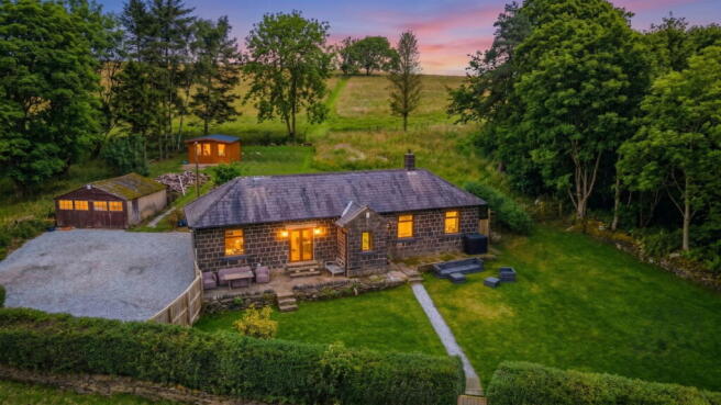 3 bed property, in Moor View, £700,000